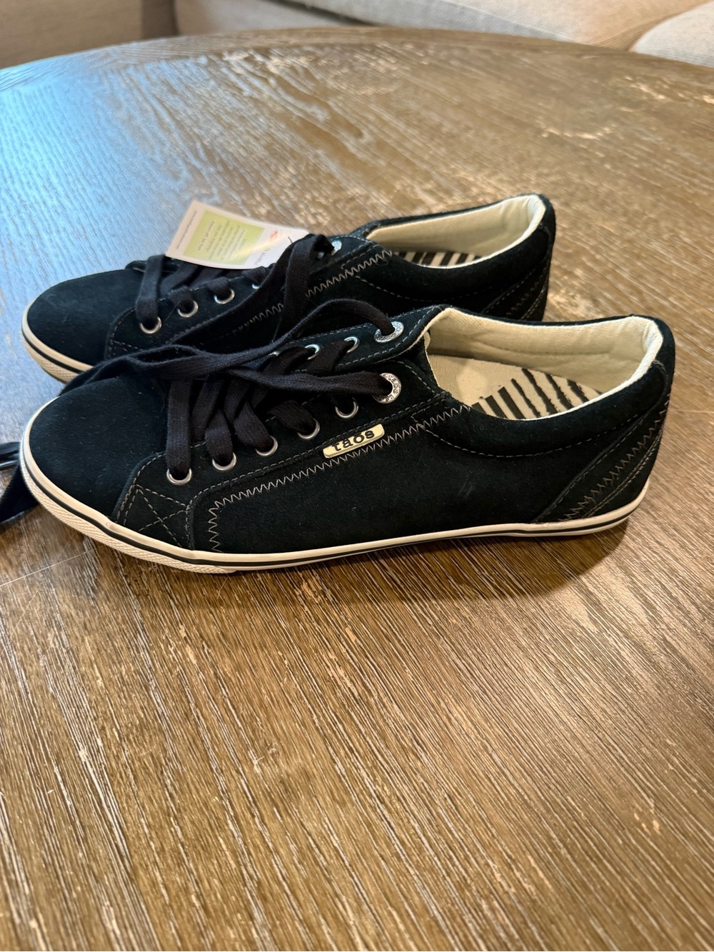Taos Footwear Black Low-Top Sneakers